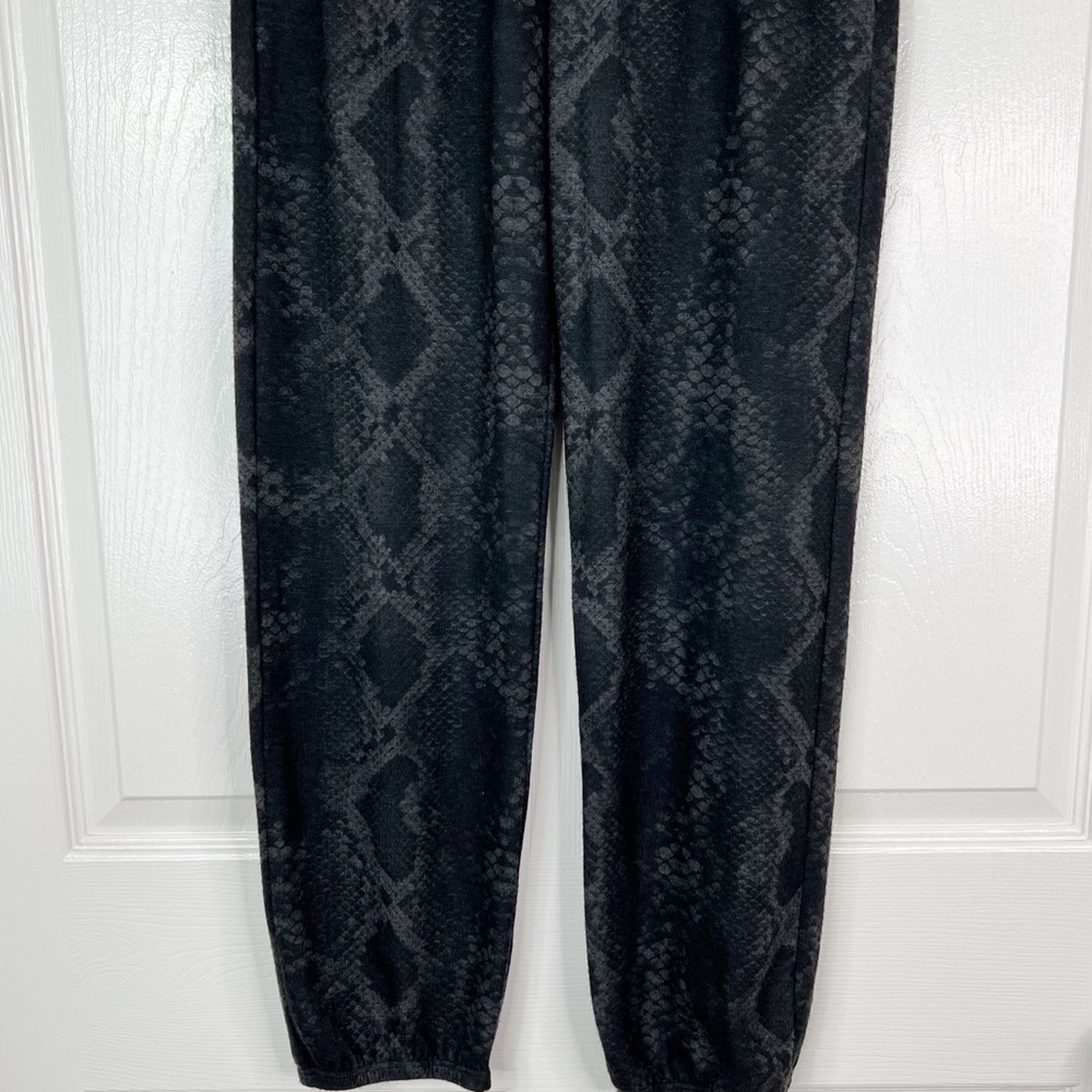 Red Haute Revolve Loungewear Cashmere Snake Print Drawstring Jogger Sweatpants S - Picture 4 of 9